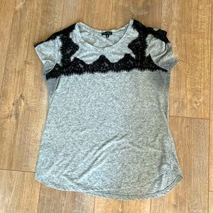 FREE WITH PURCHASE ☀️ Gray t-shirt with black lace details